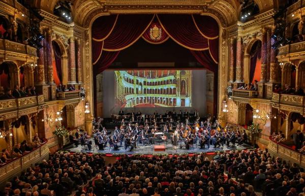 Βουδαπέστη Νυχτερινή Ζωή Hungarian State Opera House – Ουγγρική Κρατική Όπερα