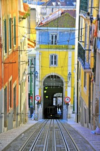 Λισαβόνα Ιστορία Colorful funicular Bica in Lisbon