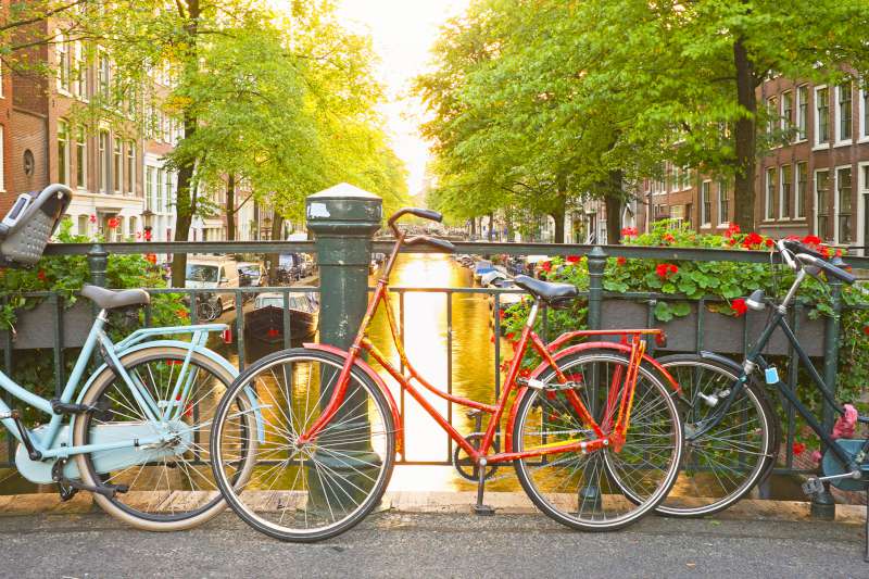 Ταξίδια Take A Tour » Ποδήλατα στη γέφυρα του Άμστερνταμ